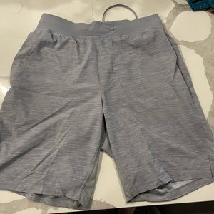 Lululemon THE short, 9” no liner